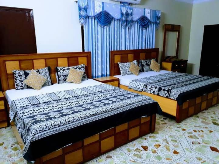 Galaxy Palace Near Millennium Mall Карачи Екстериор снимка
