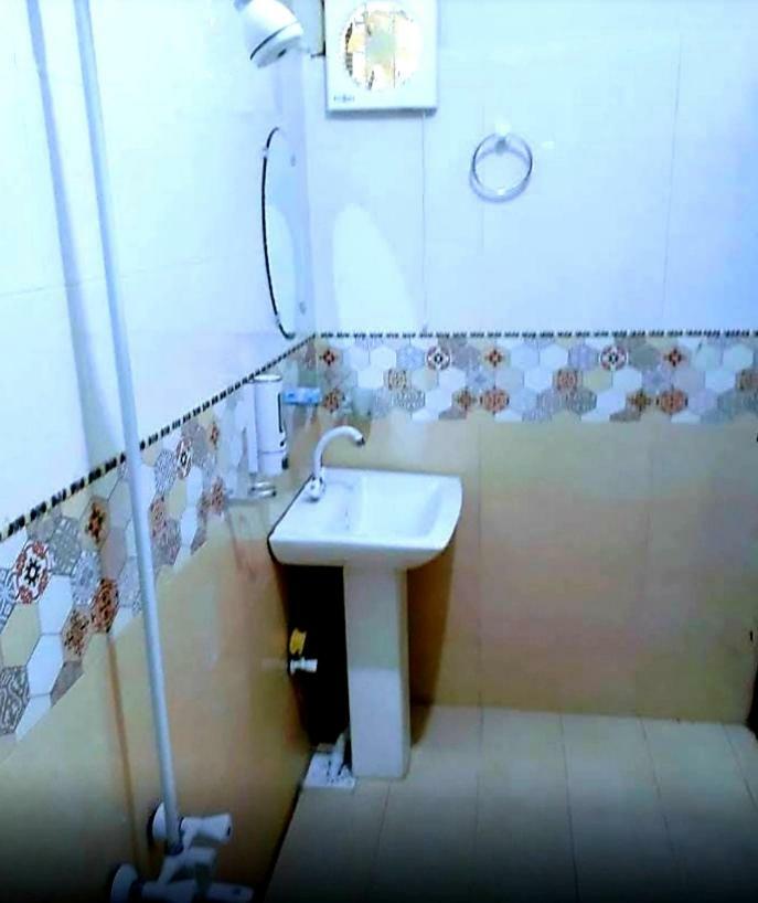 Galaxy Palace Near Millennium Mall Карачи Екстериор снимка
