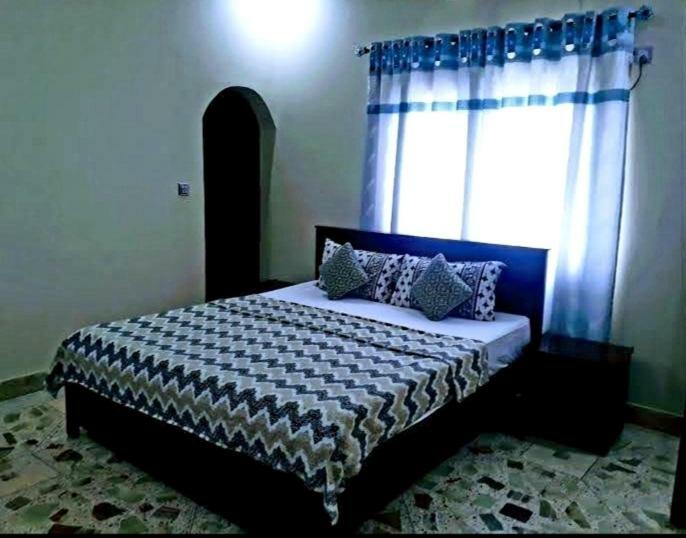 Galaxy Palace Near Millennium Mall Карачи Екстериор снимка