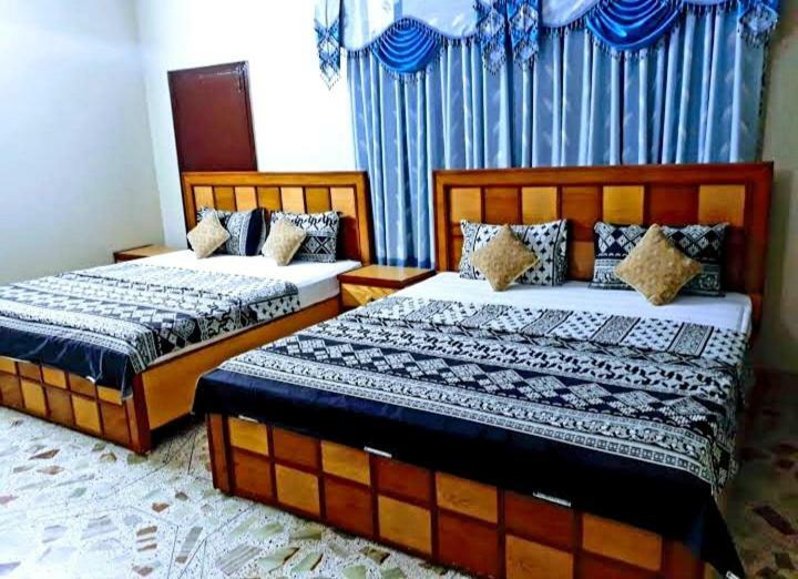 Galaxy Palace Near Millennium Mall Карачи Екстериор снимка